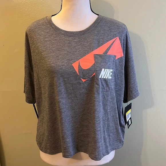 Nike dri-fit oversized gray training crop front pocket logo T-shirt - Picture 4 of 14